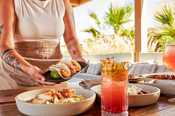 Enorme Teatro Beachside Bliss Restaurant